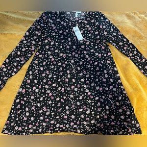 Cute NWT black stretchy polyester dress with flowers long sleeve size M